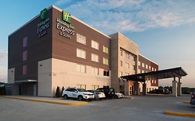 Holiday Inn Express & Suites Kingdom City By Ihg