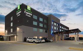 Holiday Inn Express & Suites Kingdom City By Ihg